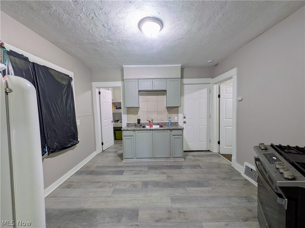 12905 Griffing Avenue Property Photo 8