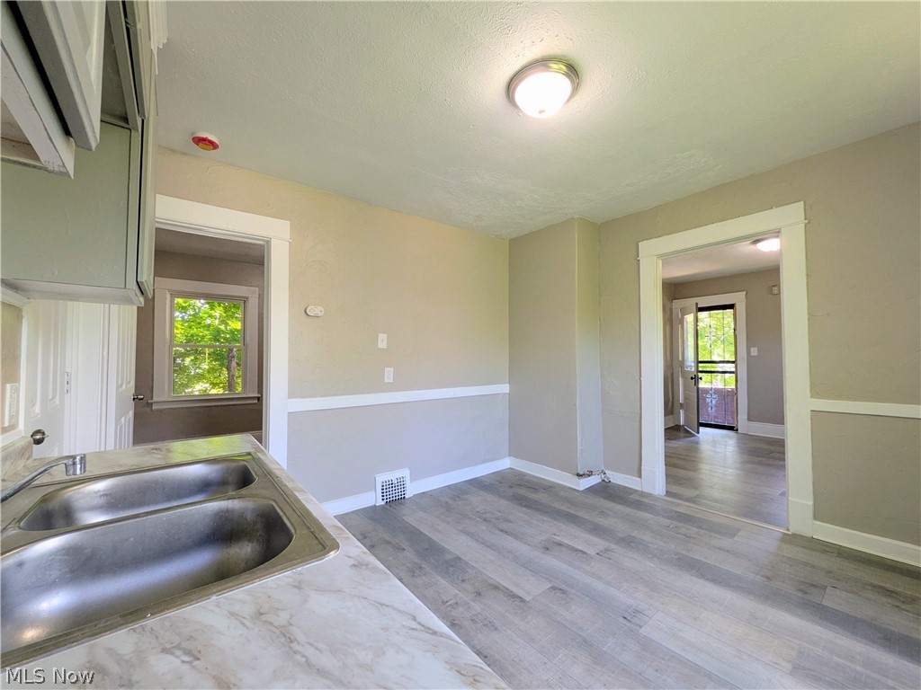 12905 Griffing Avenue Property Photo 9