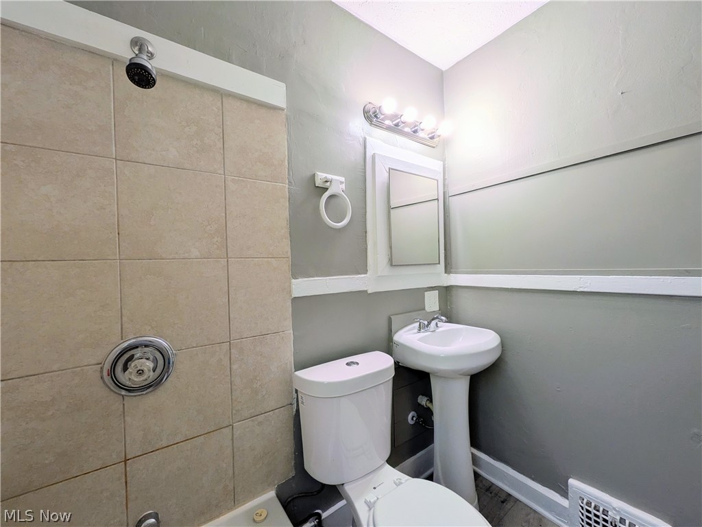 12905 Griffing Avenue Property Photo 14