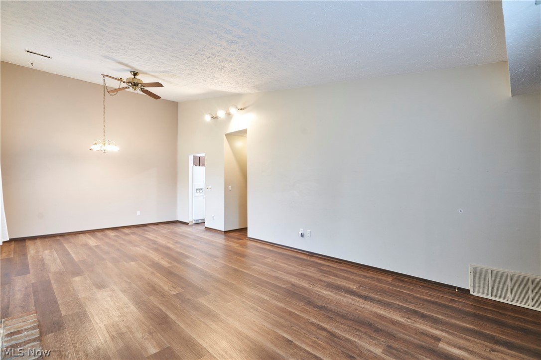 939 Kirkwall Drive Property Photo 10