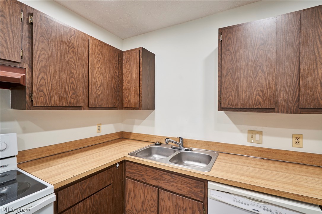 939 Kirkwall Drive Property Photo 17