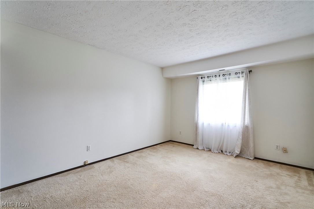939 Kirkwall Drive Property Photo 21