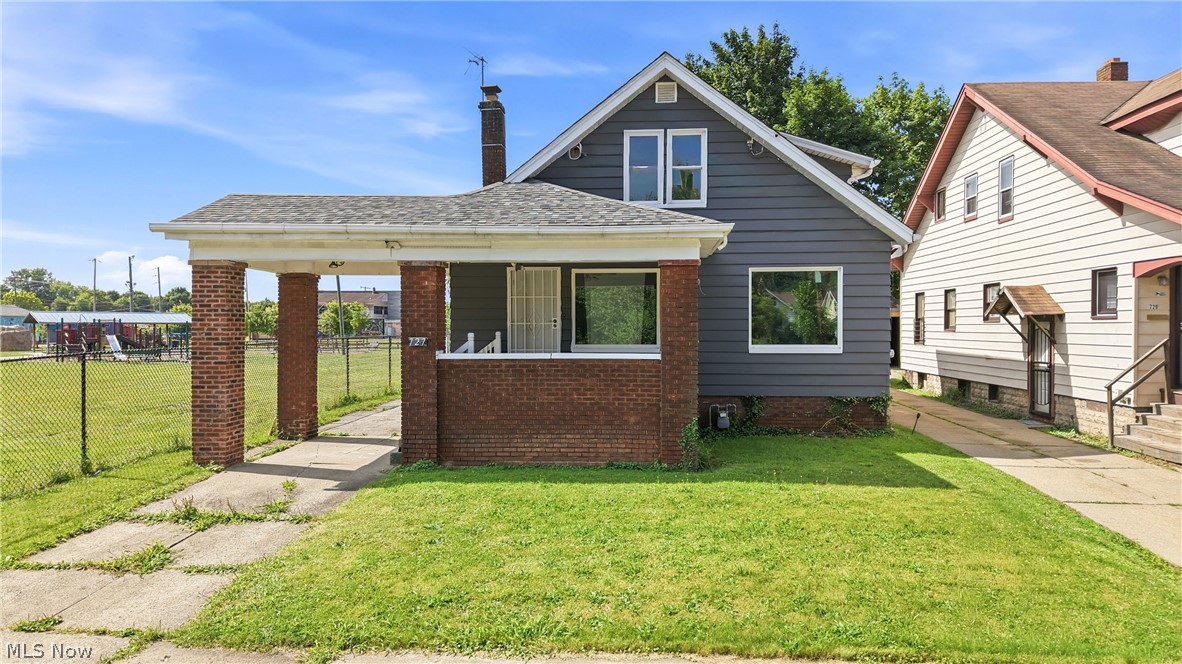 727 W Laclede Avenue Property Photo 1