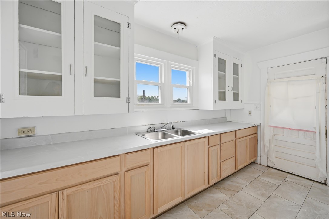 727 W Laclede Avenue Property Photo 8