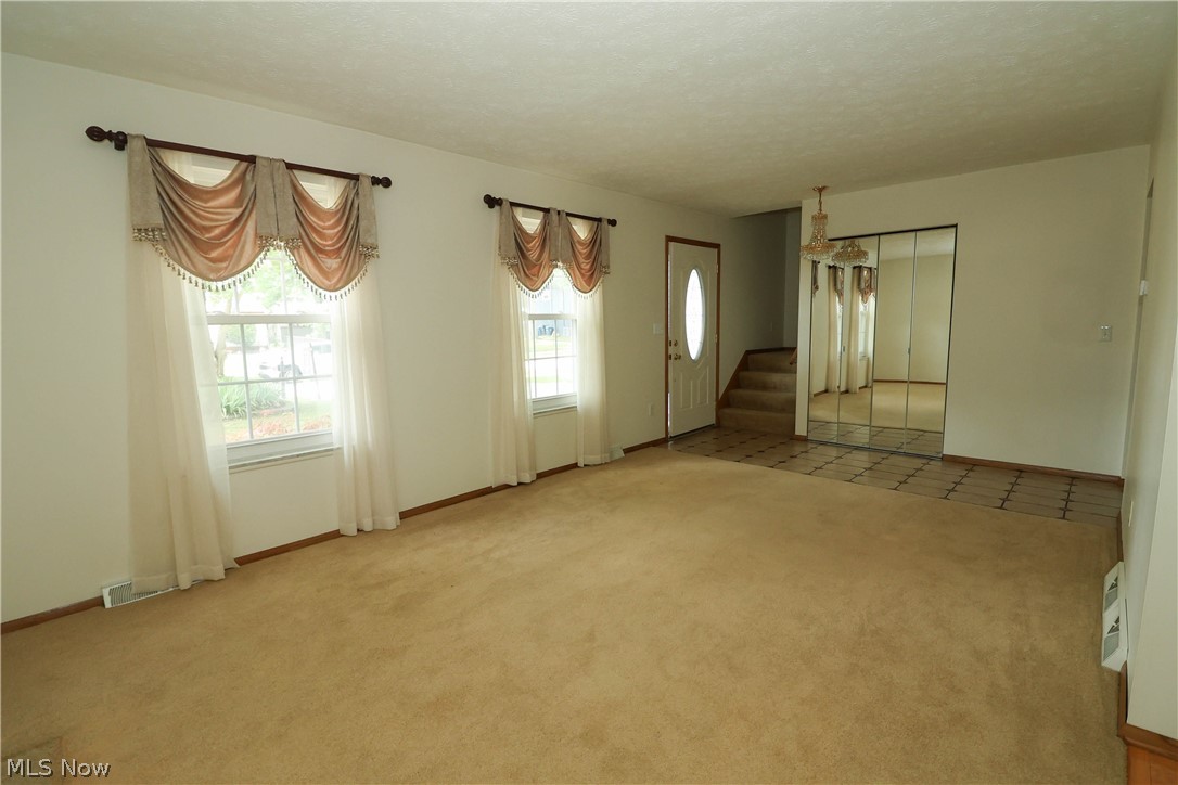 537 Howells Court Property Photo 3