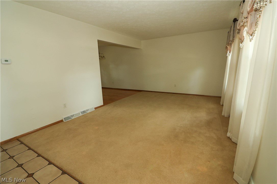 537 Howells Court Property Photo 4
