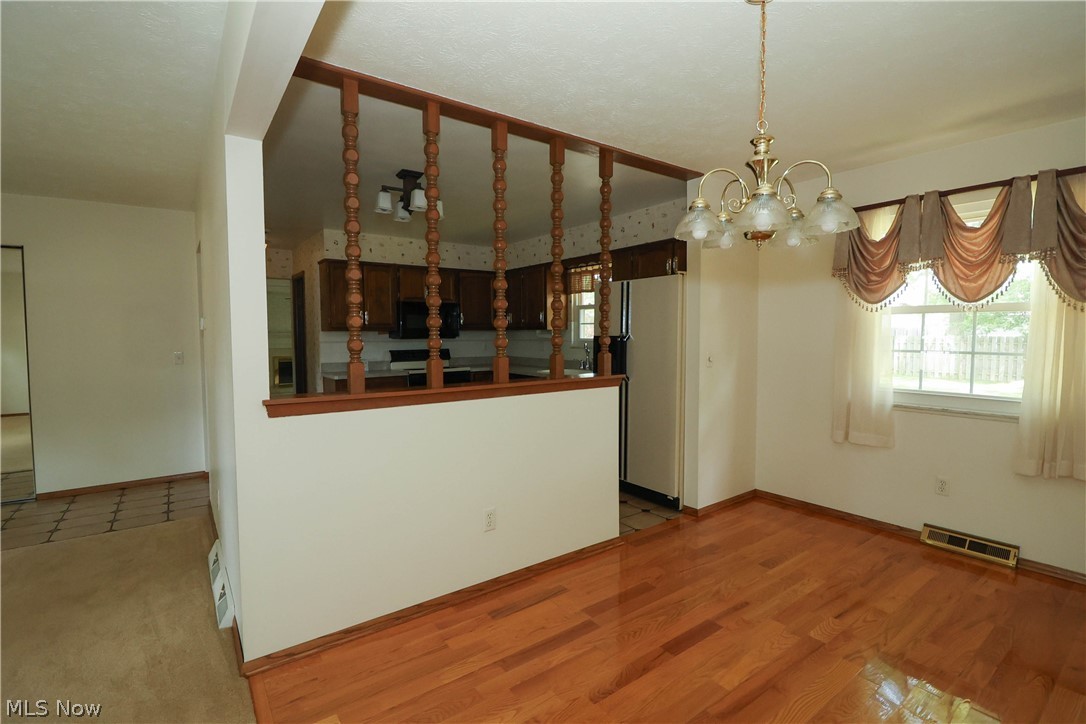 537 Howells Court Property Photo 6