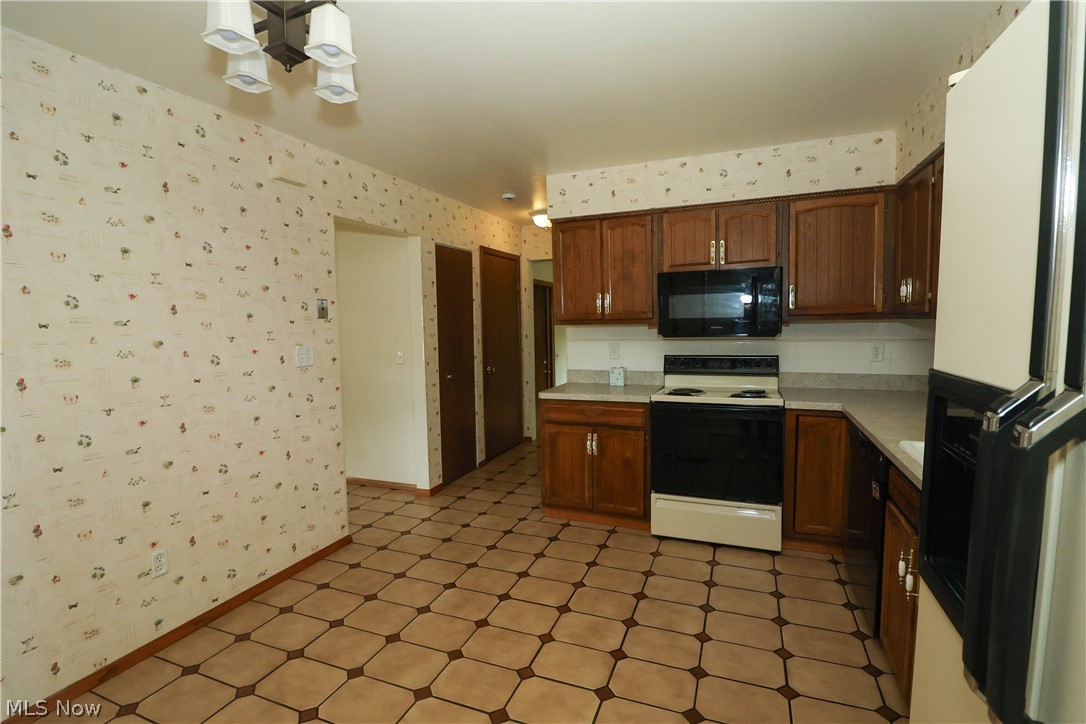 537 Howells Court Property Photo 7