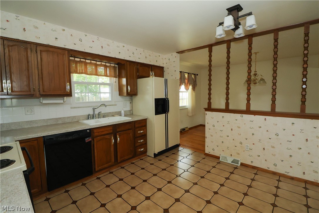 537 Howells Court Property Photo 9