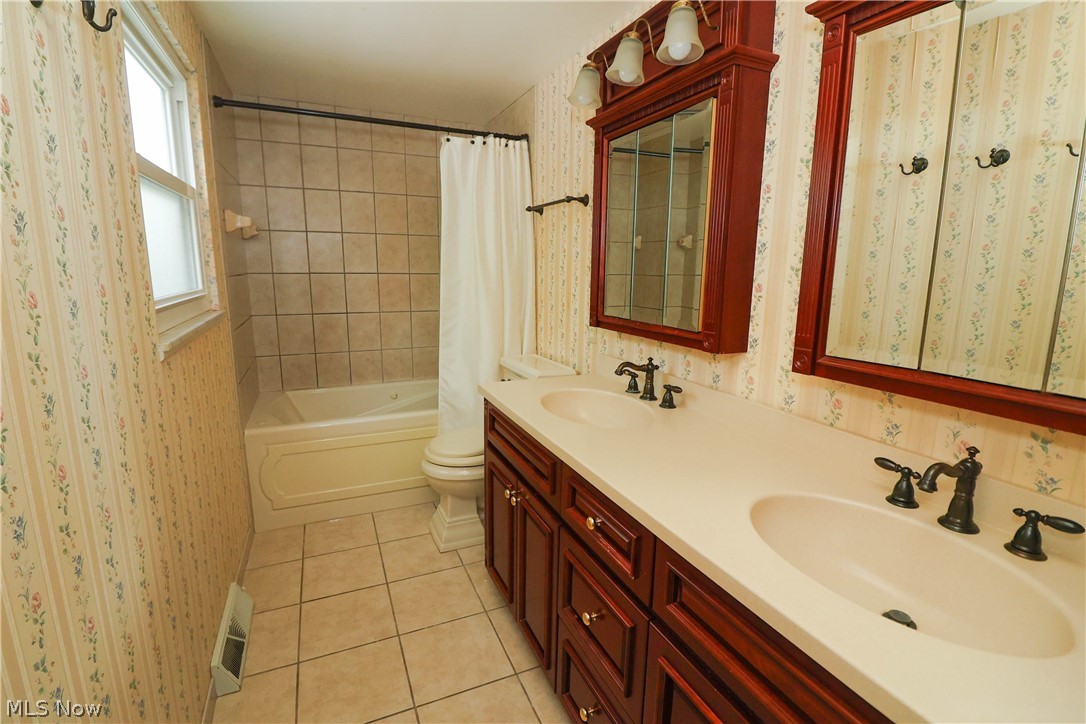 537 Howells Court Property Photo 17