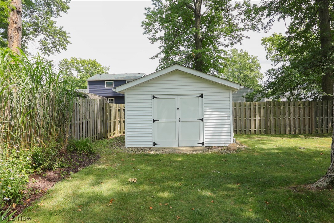 537 Howells Court Property Photo 28