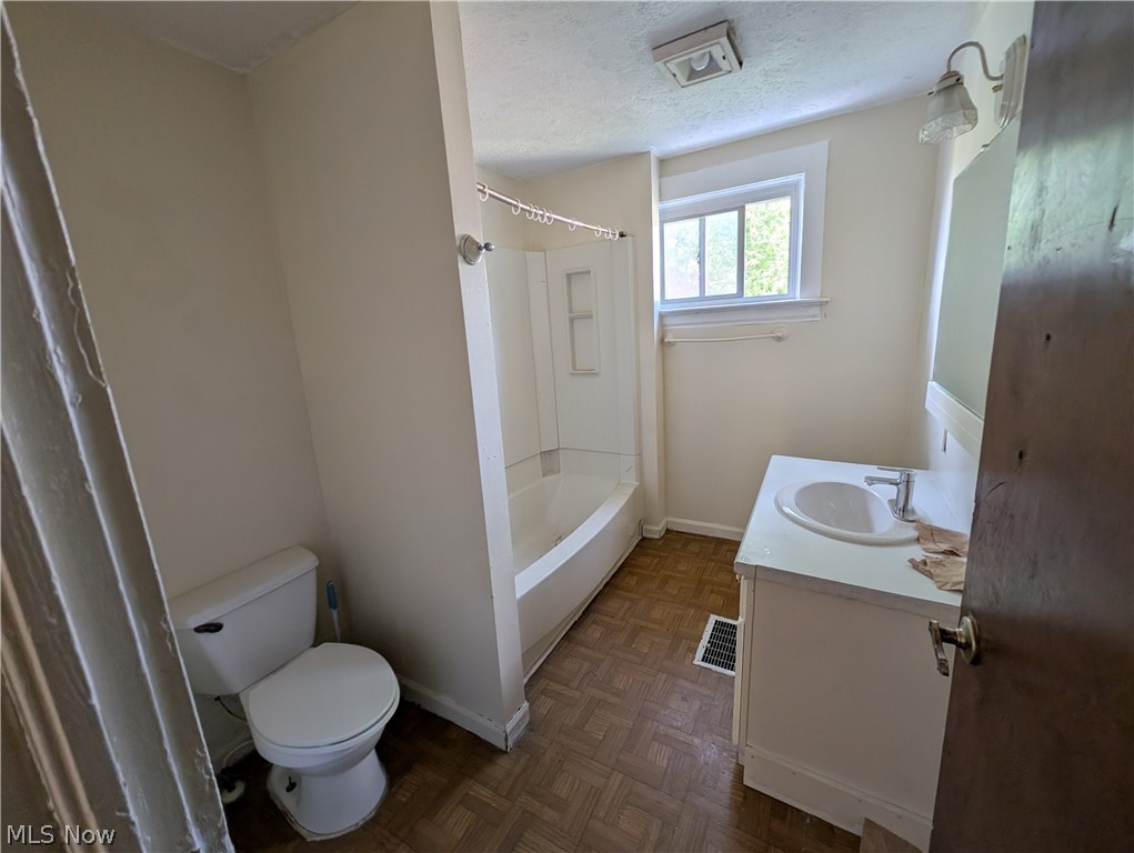 545 W 36th Street Property Photo 8