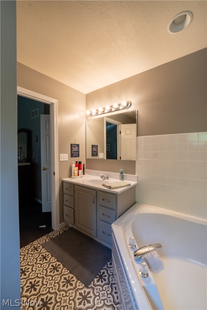 25 Fieldstone Property Photo 19