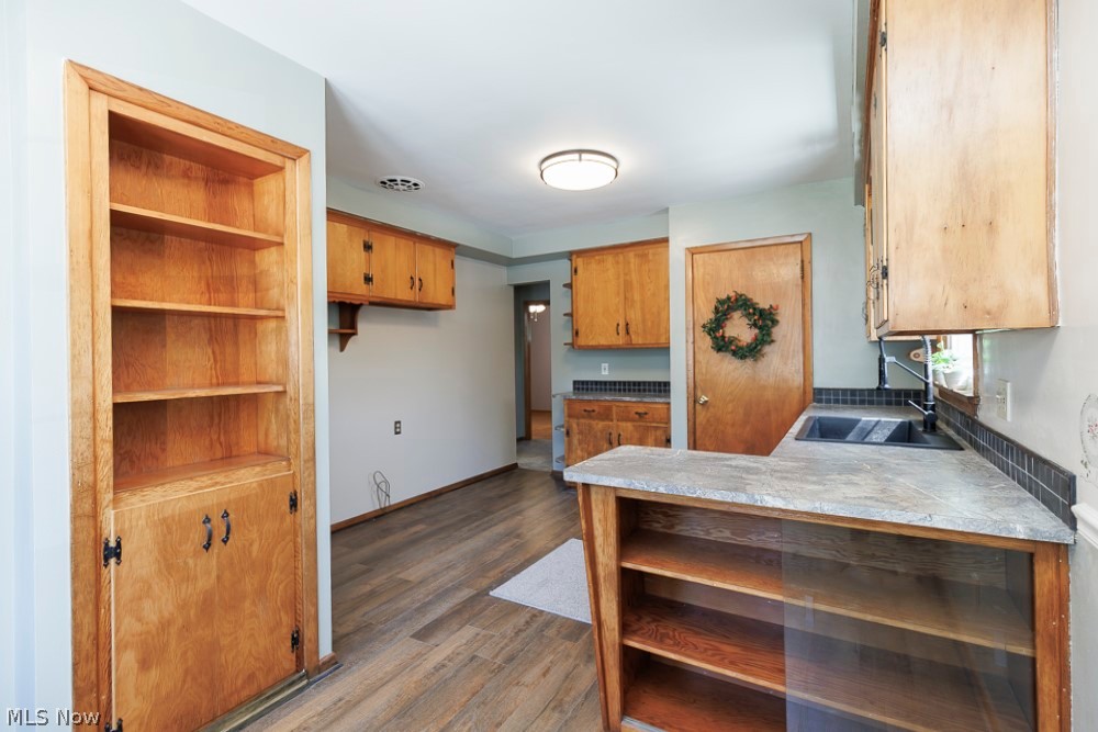 810 E Broad Street Property Photo 5