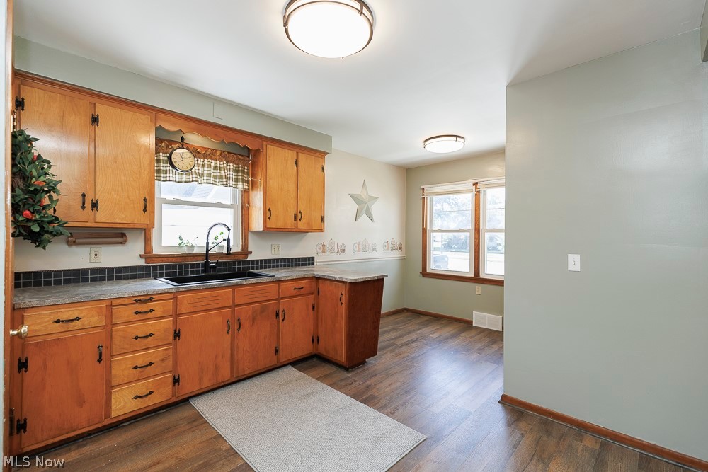 810 E Broad Street Property Photo 6