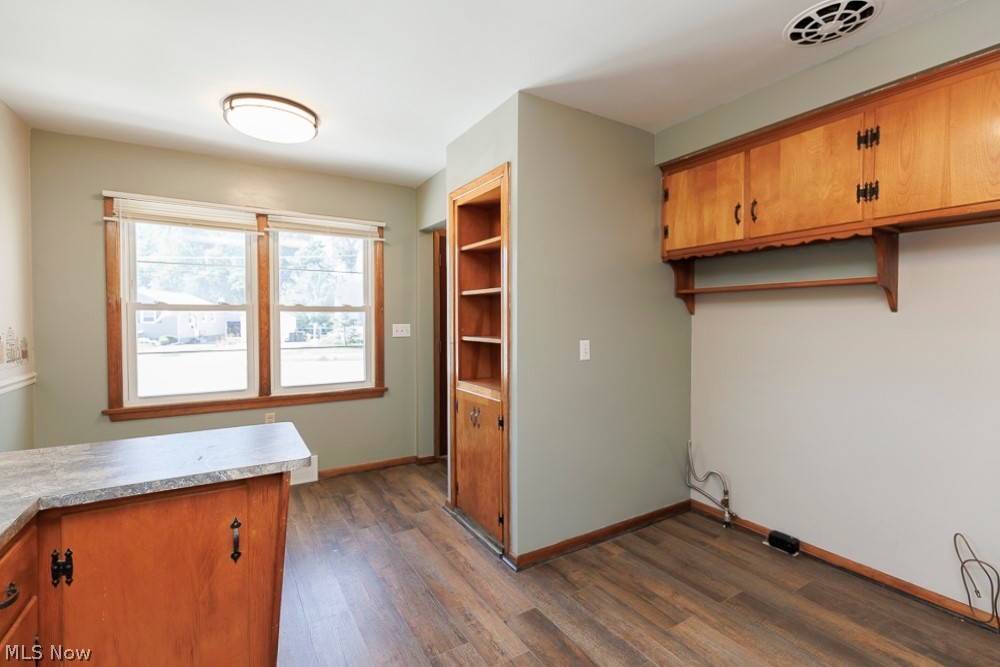 810 E Broad Street Property Photo 8