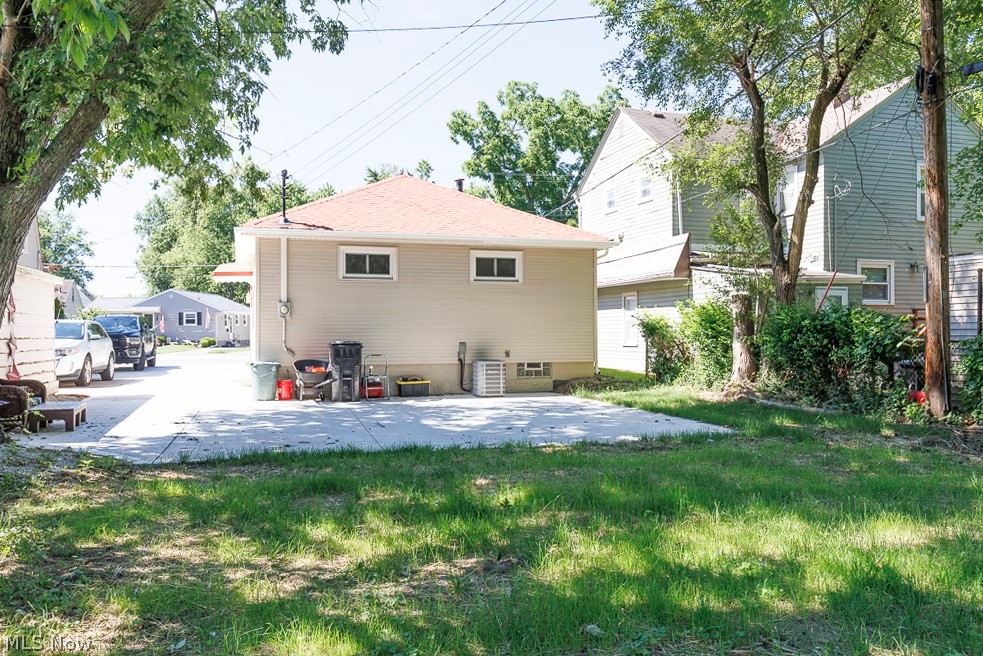 810 E Broad Street Property Photo 32
