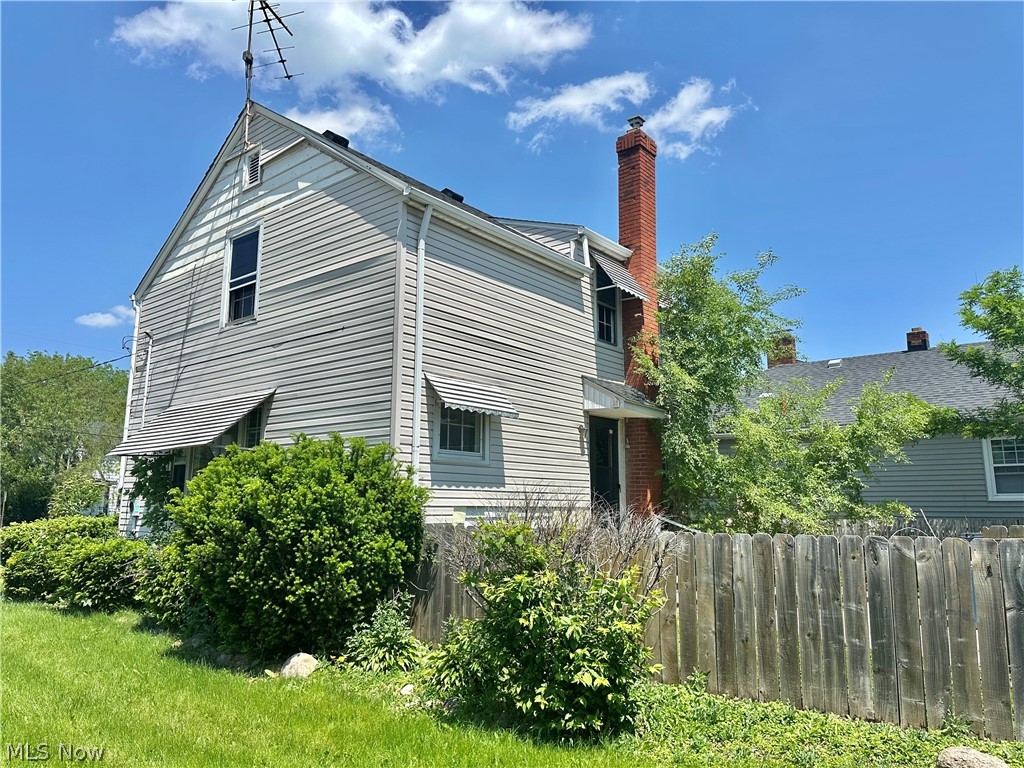943 W 29th Street Property Photo 2