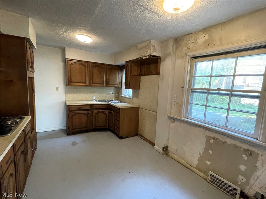 3170 Van Aken Boulevard Property Photo 7