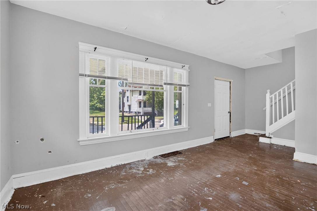 11817 Forest Avenue Property Photo 6