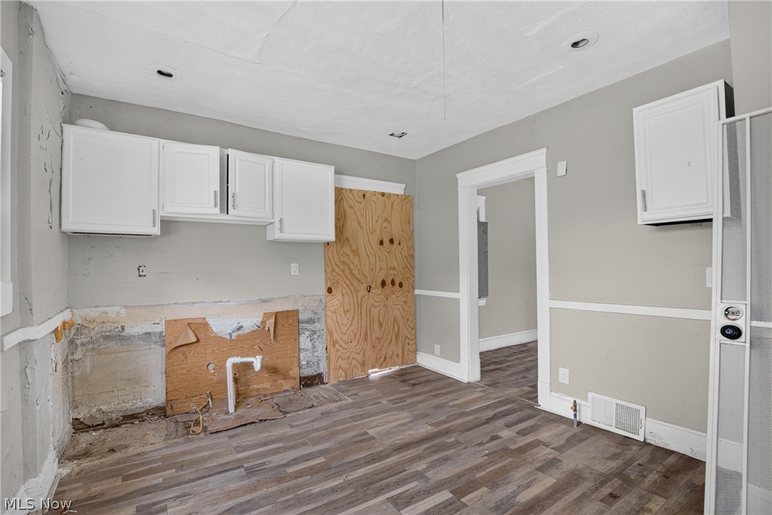 11817 Forest Avenue Property Photo 9