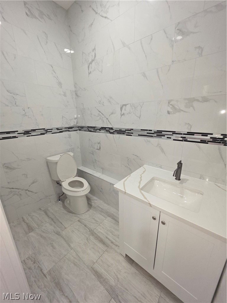 3038 Scranton Road Property Photo 15