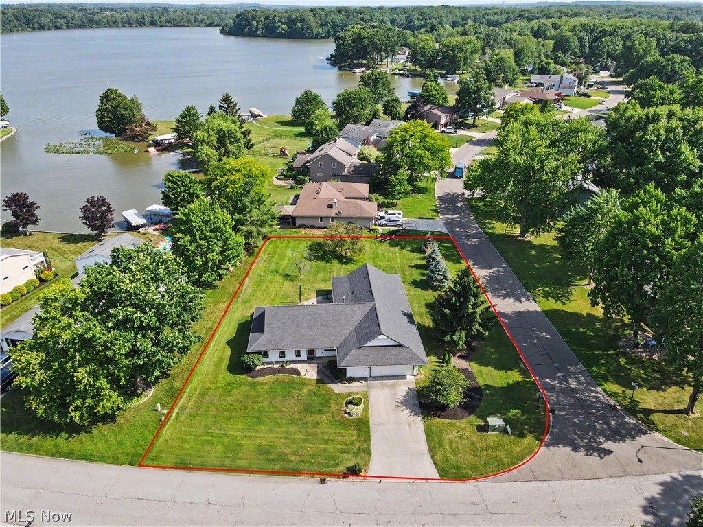3854 Surfside Circle Property Photo 4