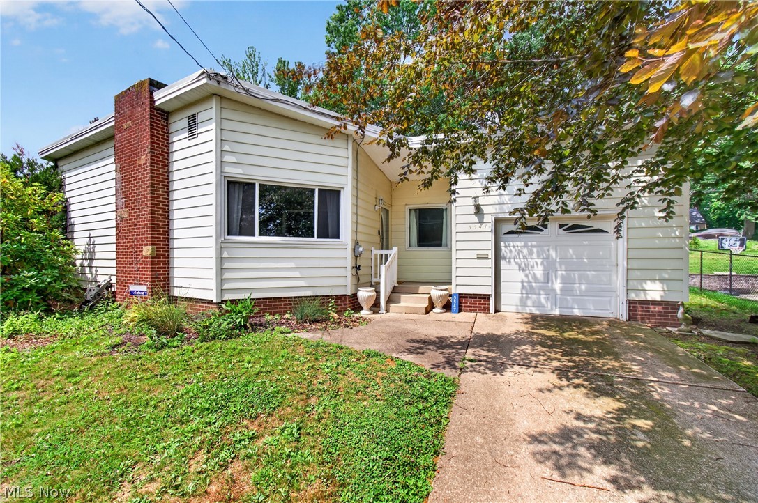5547 West Boulevard Nw Property Photo 1