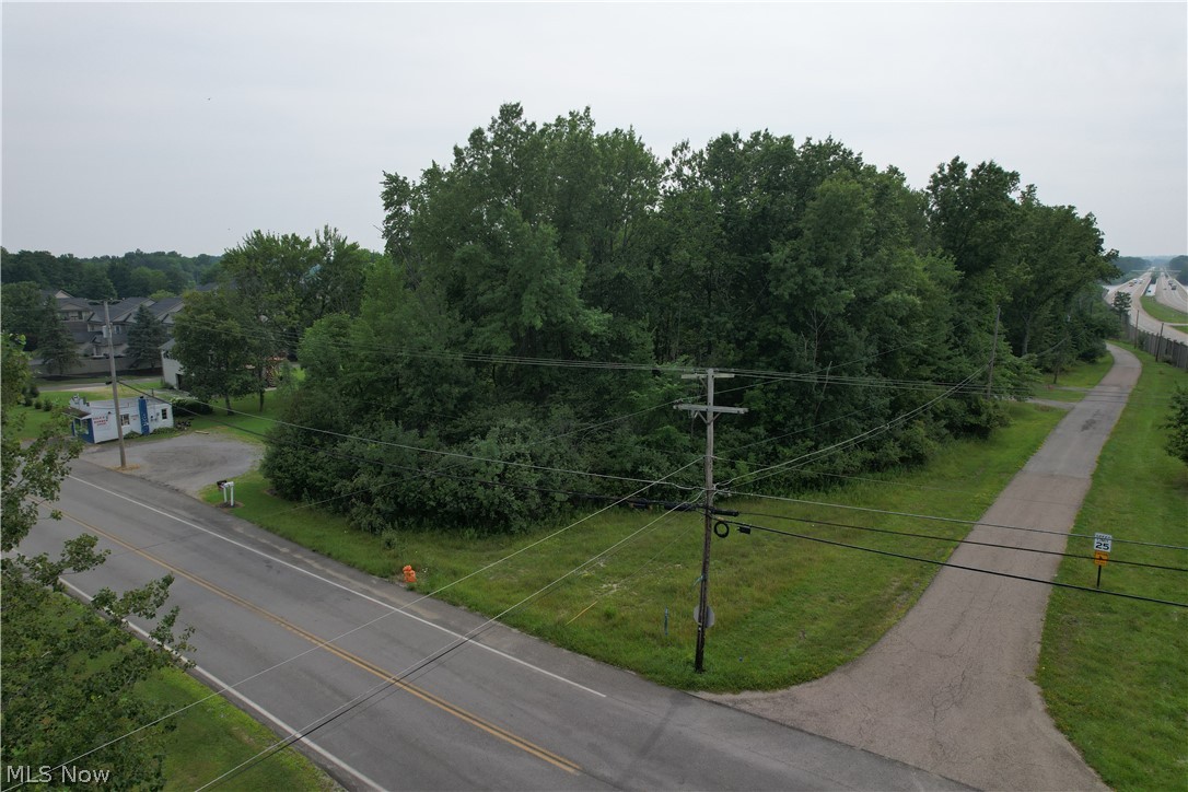 N East River Road Property Photo 6