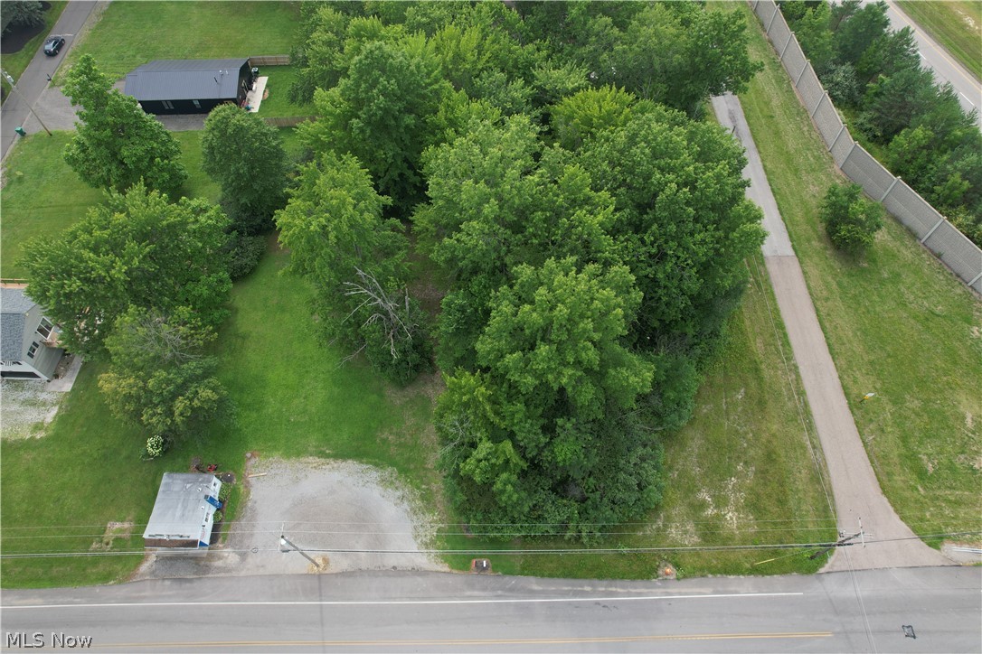 N East River Road Property Photo 11