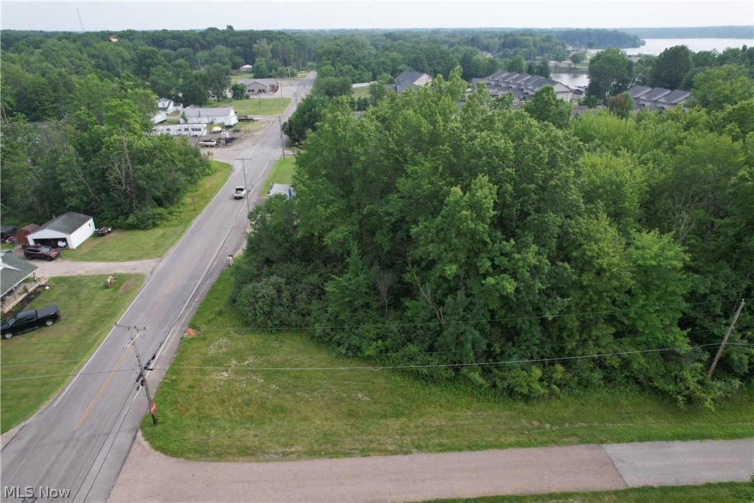 N East River Road Property Photo 12