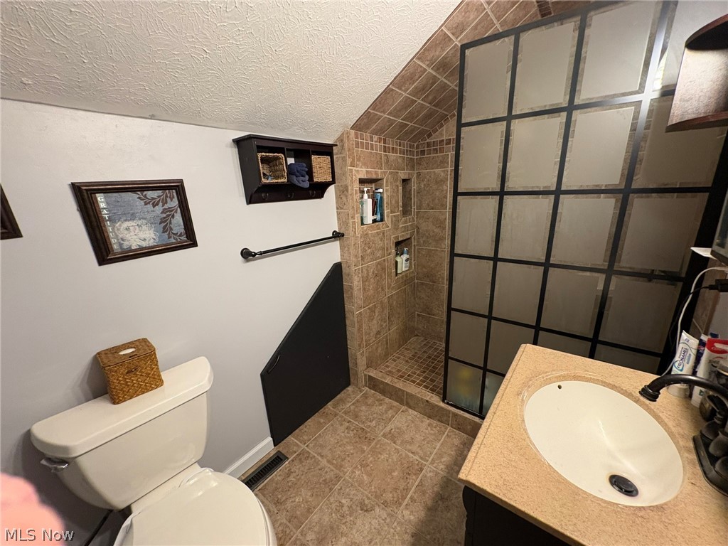 12096 Baumhart Road Property Photo 7
