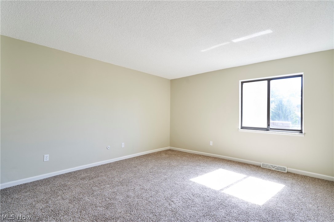 880 Hampton Ridge Drive Property Photo 15