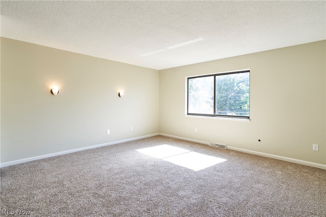 880 Hampton Ridge Drive Property Photo 17