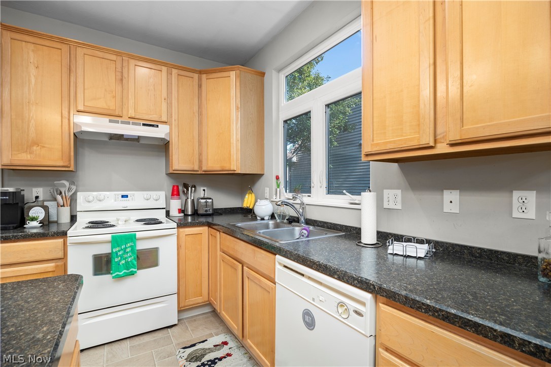 652 Lakeside Drive Property Photo 15