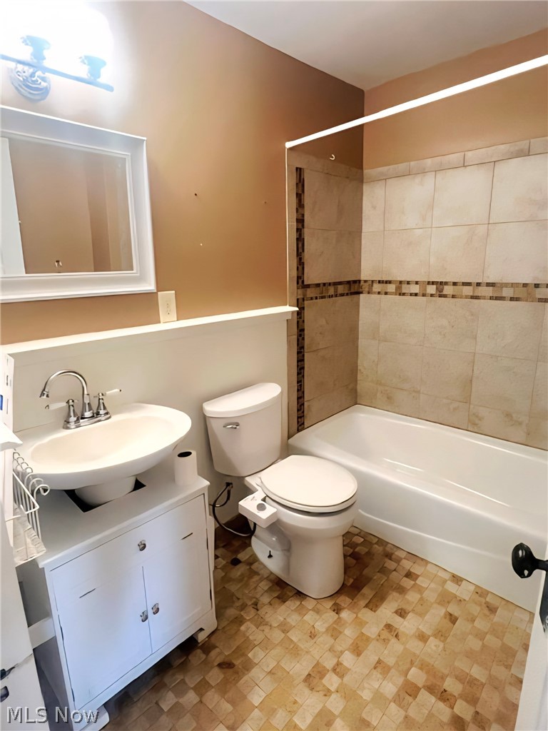 328 Oakwood Avenue Property Photo 14