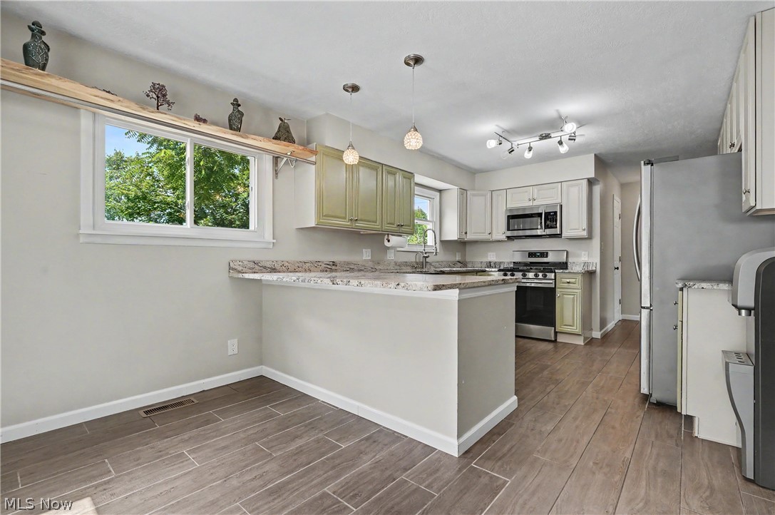 952 Ravenna Road Property Photo 7