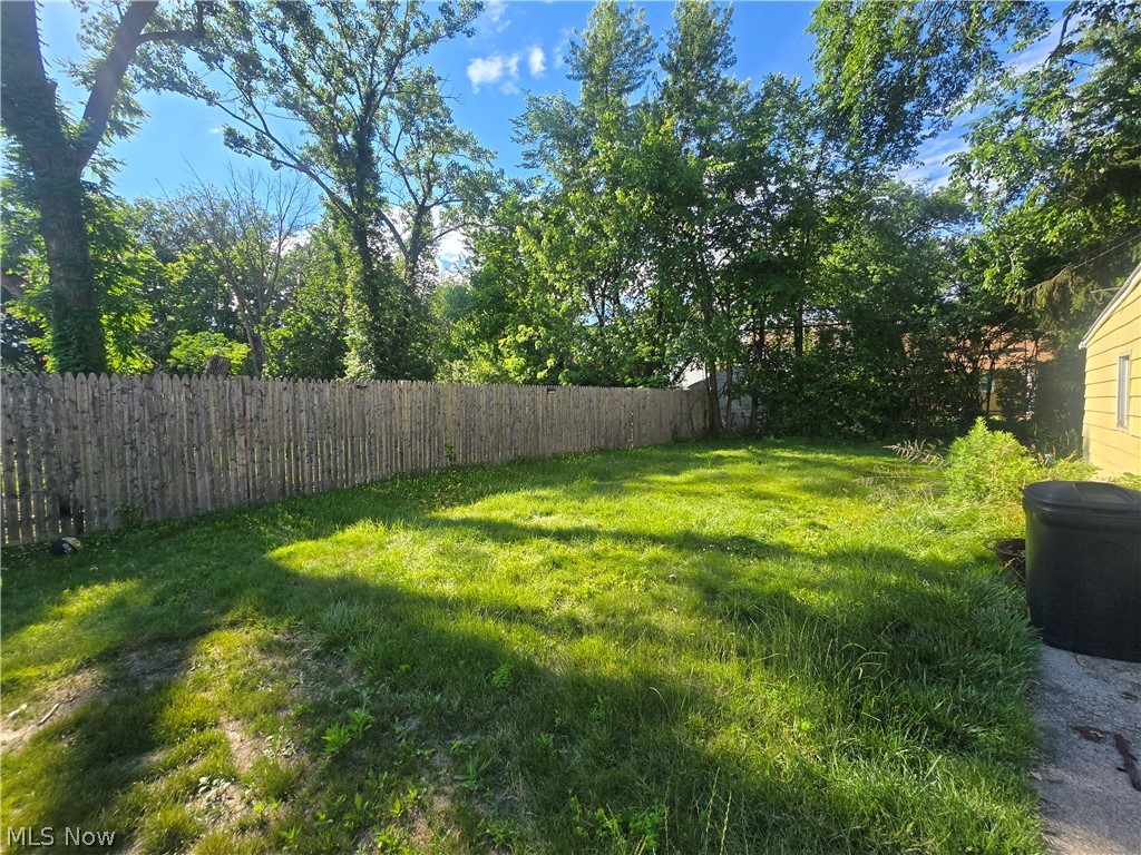 19403 Ridgewood Avenue Property Photo 4