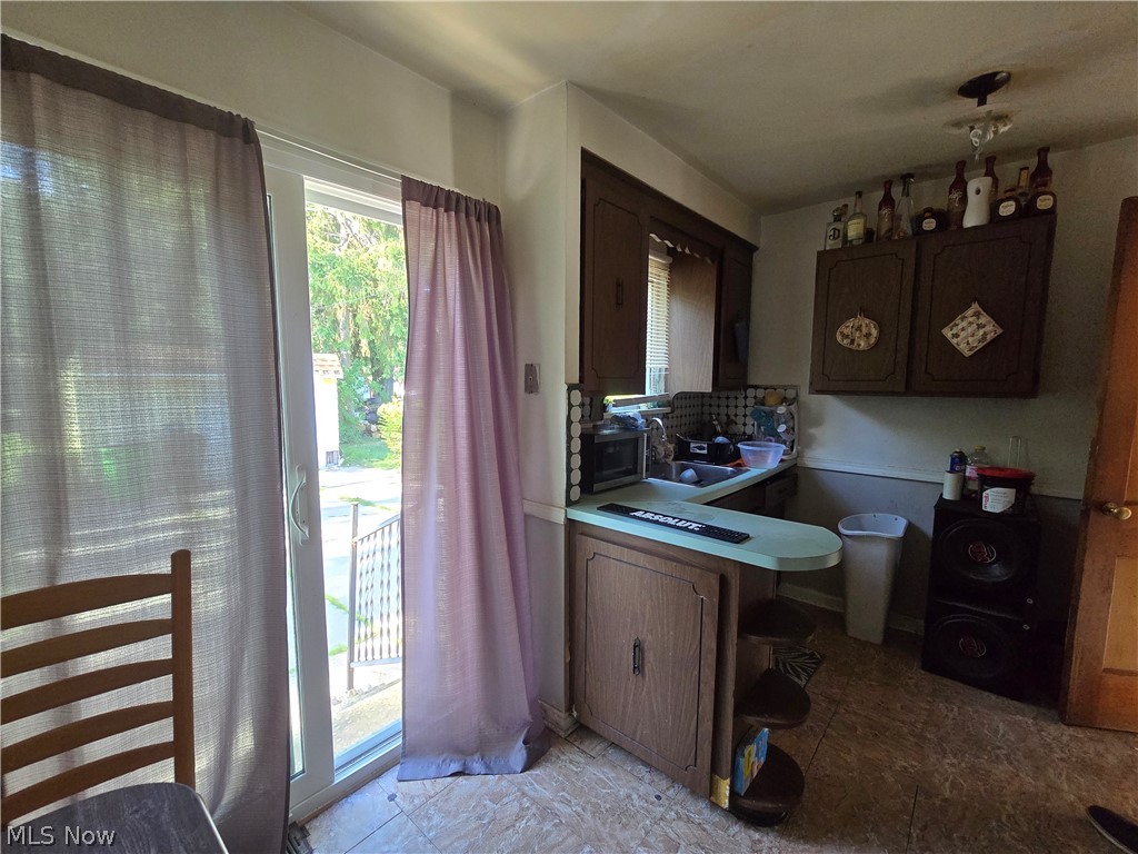 19403 Ridgewood Avenue Property Photo 6