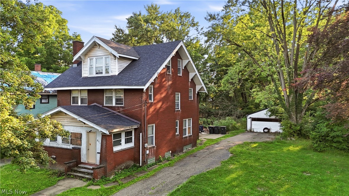 851 Tod Avenue NW