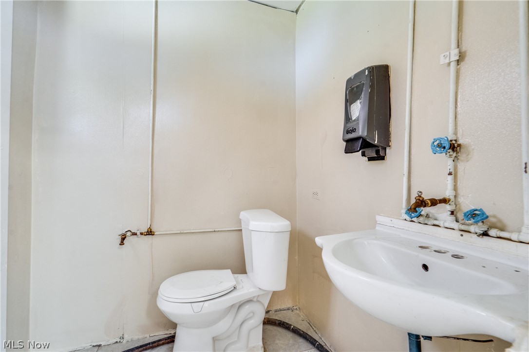 926 Work Drive Property Photo 20