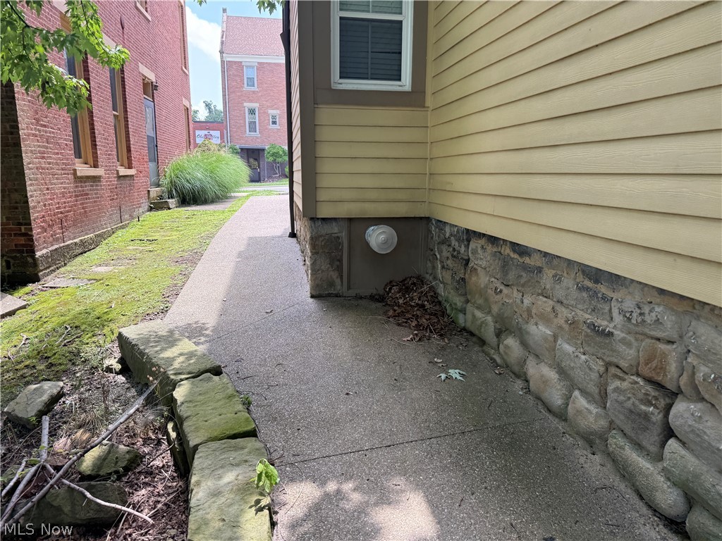 813 Steubenville Avenue Property Photo 8