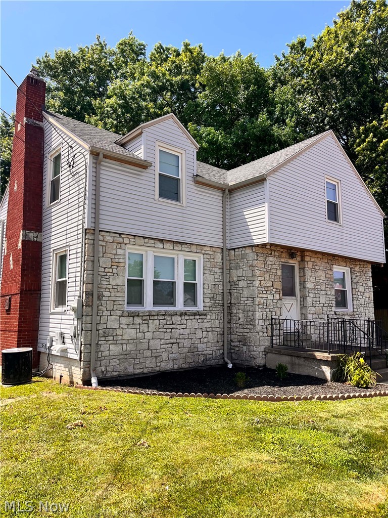 1921 Maple Avenue Property Photo 1