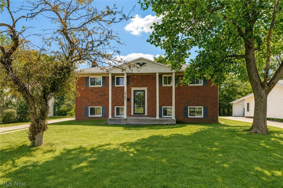 5707 Vickie Lane