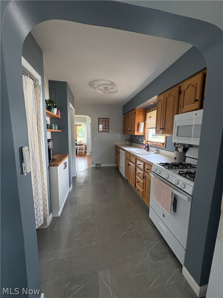 246 Hilliard Road Property Photo 5