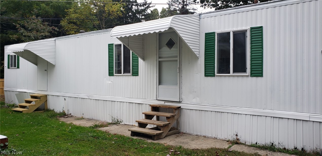 2305 E Waterloo Road Property Photo 2