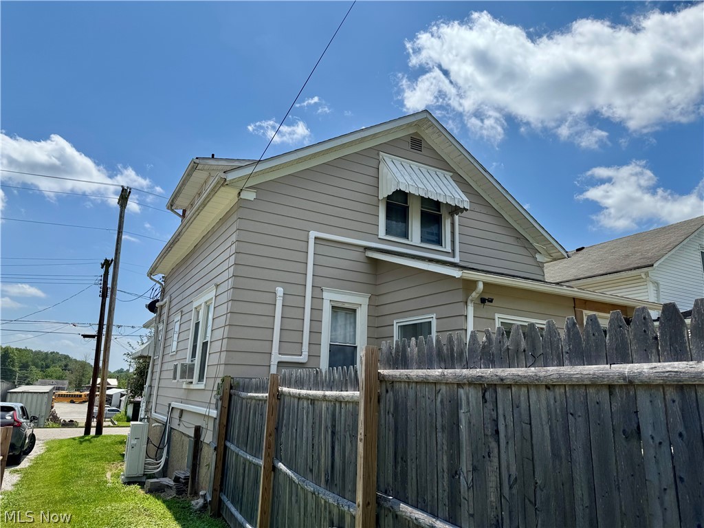 402 E Marietta St. Manor Property Photo 10