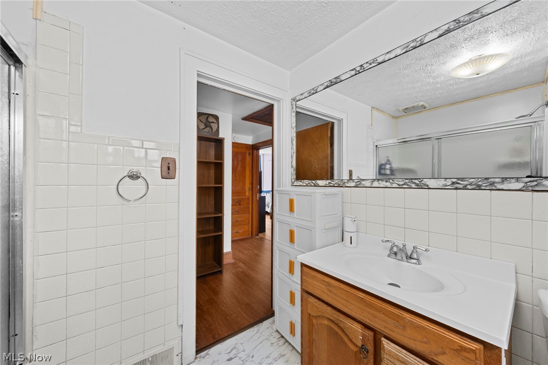819 Keeney Street Property Photo 24