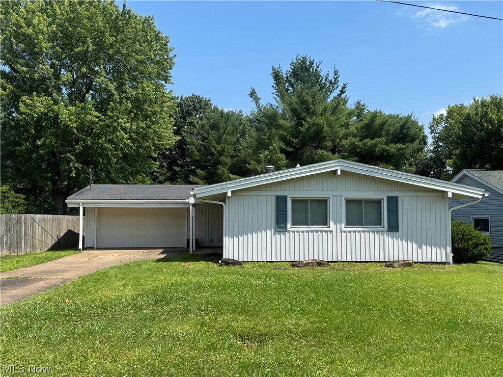 407 Edgewood Drive Property Photo 2