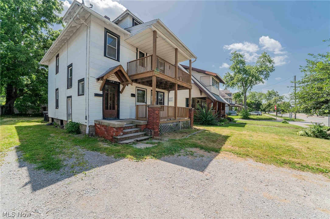 1318 Middle Avenue Property Photo 2